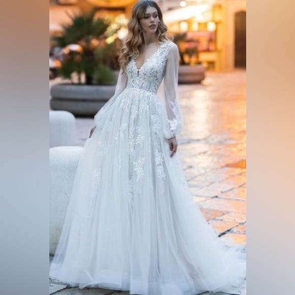 Dresses & Skirts - Wedding Dress